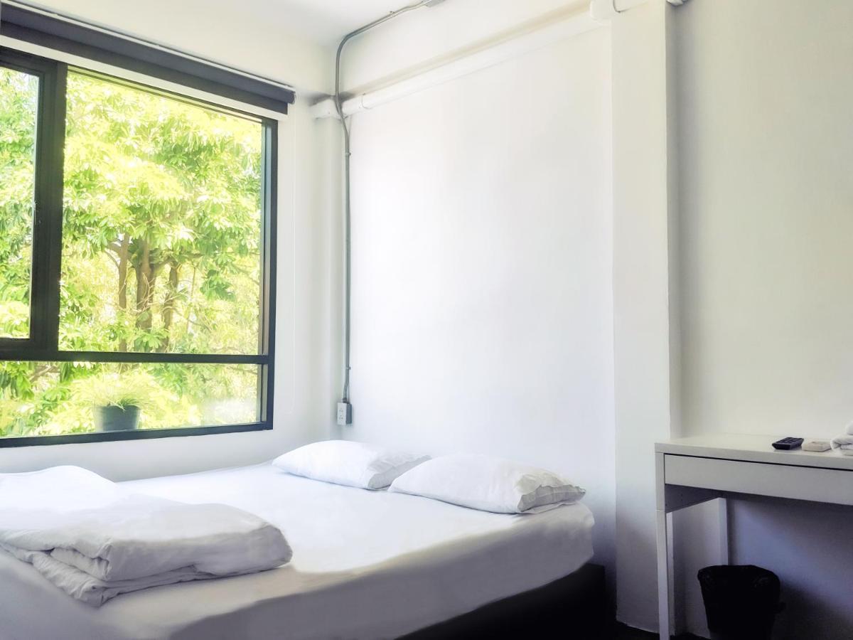 בנגקוק Holy Sheet Hostel מראה חיצוני תמונה