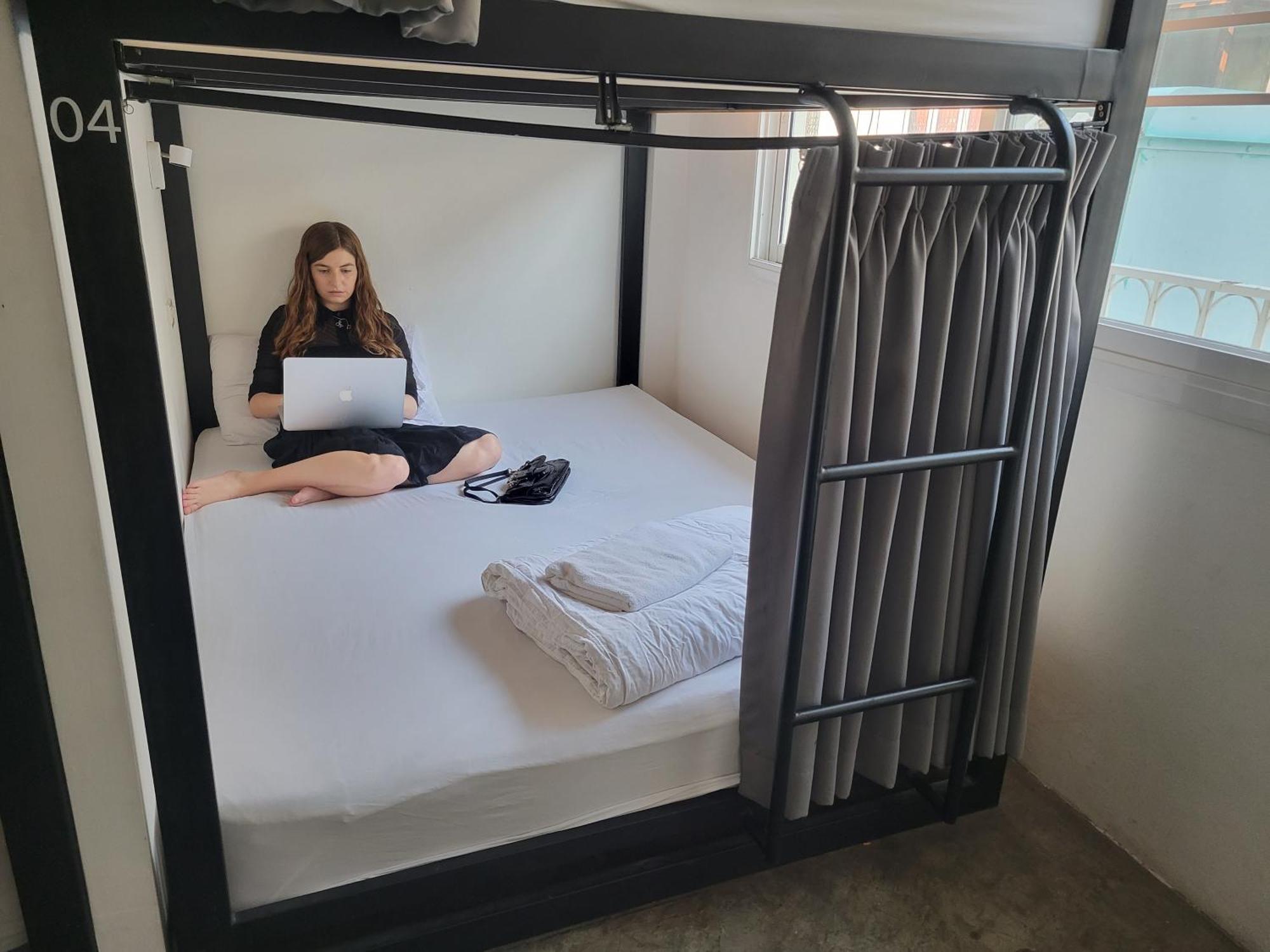 בנגקוק Holy Sheet Hostel מראה חיצוני תמונה